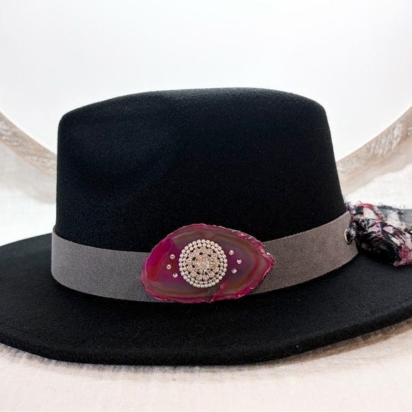 Gray Italian suede, Agate Crystal Hat Band. With faux diamond and pearl center - Picture 8 of 10